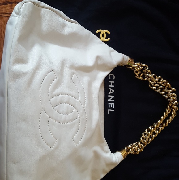 🎈SOLD🎈CHANEL🔥White Leather Gold Chain-link Hobo - Picture 8 of 8